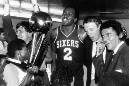Malone ganó el anillo de la NBA y el MVP de la temporada en 1983 con Philadelphia 76ers