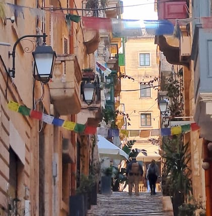 “Malta es un país completamente diferente a lo que estoy acostumbrada. Calles y veredas angostas y la posibilidad de ir caminando a todos lados, no se parece en nada a mi extensa Argentina. El verano es intenso..."