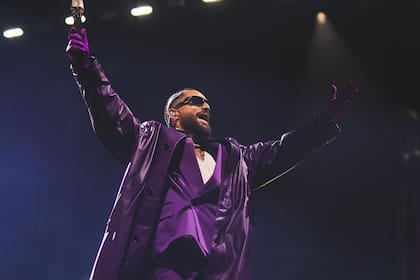 Maluma compartió en redes sociales el momento que le arrojaron una muleta (Foto Instagram @maluma)