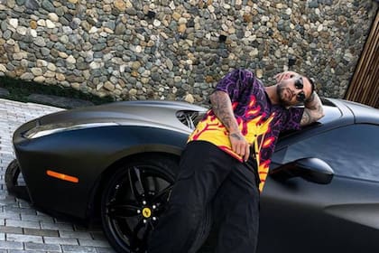 Maluma conducía en el video la flamante Ferrari que se había comprado a finales de 2020