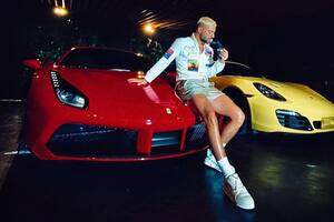 Así son los autos de Karol G, Maluma, Bad Bunny y otros artistas urbanos