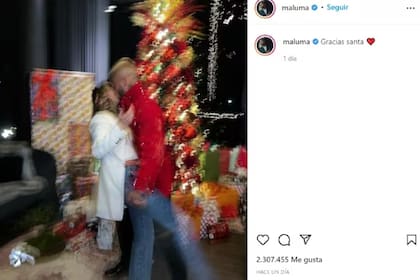 Maluma presentó a su novia Susana Gómez con una foto navideña