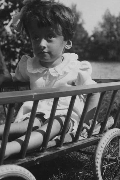 Malva Marina, la hija de Pablo Neruda y "Maruca" Hagenaar, nació en 1934 en Madrid y murió en Países Bajos en 1943