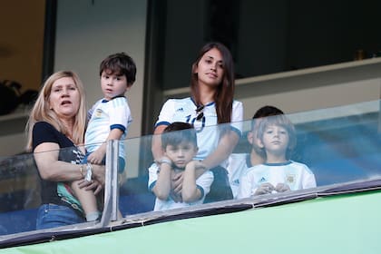 Mamá Celia y Antonela Roccuzzo, junto a Thiago, Mateo y Cero Messi, celebrar en familia el cumpleaños de Messi en Brasil 2019