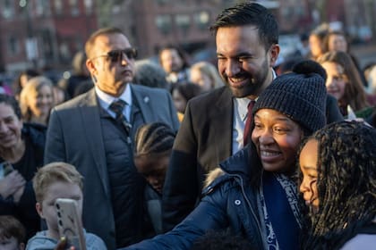 Mamdani acompañó a los padres y estudiantes de la Academia de Artes y Letras