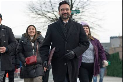 Mamdani busca impulsar el desarrollo de los pequeños negocios en Nueva York mediante la disminución de tasas y multas