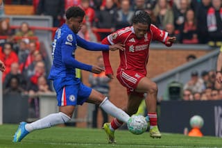 Man City recorta la brecha con Arsenal con goleada al Brentford y aficionados abuchean al Liverpool