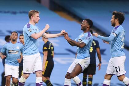 Manchester City goleó a Arsenal; Kevin De Bruyne convirtió el segundo gol, de penal