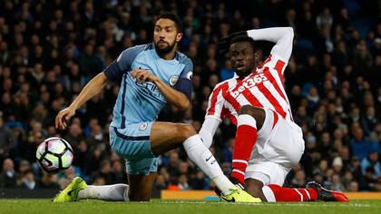 Manchester City y Stoke juegan un partido pendiente