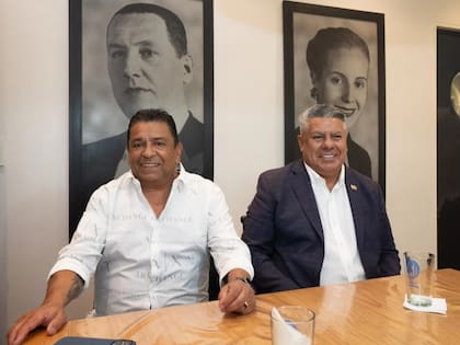 El gremialista Mancini y Chiqui Tapia, el jueves, en la asunción del titular de la AFA como presidente de la Ceamse