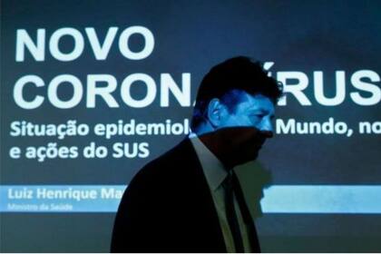 Mandetta informó que las autoriades sanitarias están monitoreando a todas las personas que entraron en contacto con el hombre