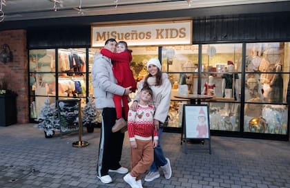 Mandinha Martínez abrió su propia tienda de indumentaria y artículos para niños en Inglaterra