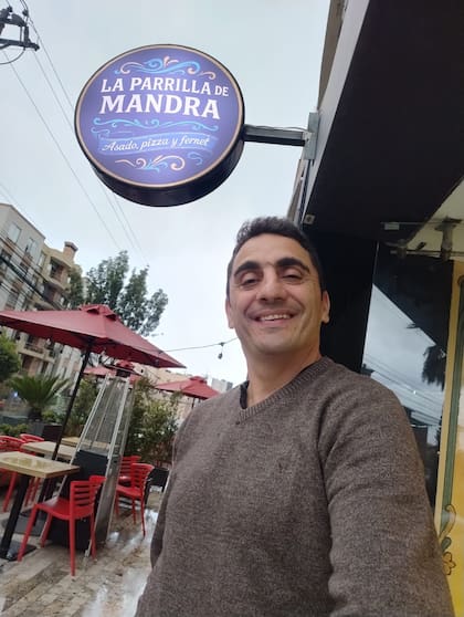 Mandra jugó en Racing, lo dirigió Menotti y hoy tiene una parrilla en Ecuador