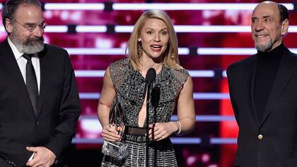 Mandy Patinkin, Claire Danes y F. Murray Abraham, felices con el premio a Homeland