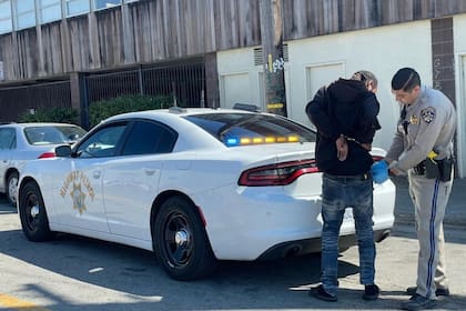 Manejar sin una licencia válida en California puede equivaler a una multa entre US$300 y US$1000, además de cinco días a seis meses de cárcel