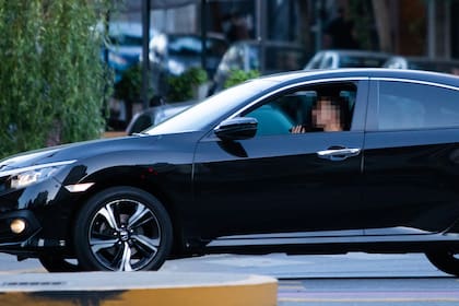 Manejar usando el celular es equivalente a conducir con los ojos vendados, según un estudio