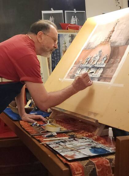 Mango pinta detalles en la cúpula del edificio del diario La Prensa.