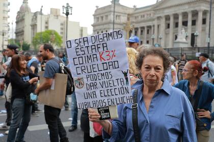 Manifestación de los jubilados que se hace los miércoles en las inmediaciones del Congreso.