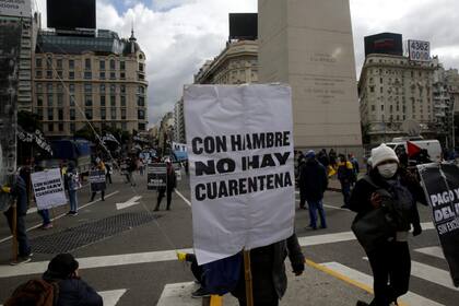 Manifestación de organizaciones sociales en el Obelisco en reclamo de alimentos para los comedores