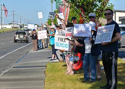 Manifestación en Washington en favor de Sergio y su familia estadounidense