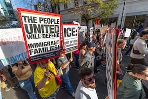 Detienen a decenas de personas en nuevas redadas migratorias en Carolina del Norte