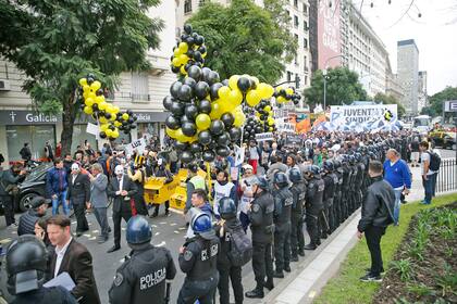 Manifestaciones en el centro porteño contra los tarifazos y el FMI