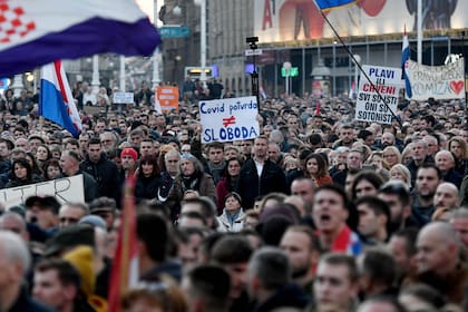 Manifestaciones en Zagreb (Photo by Denis LOVROVIC / AFP)