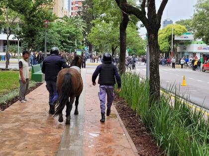 Las fuerzas de seguridad secuestraron los caballos en los que los manifestantes se movilizaban