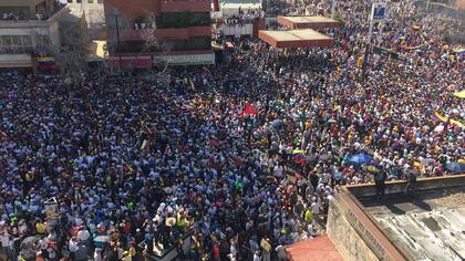 Manifestantes agrupados en Maracaibo