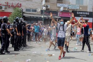 Nuevos enfrentamientos en las calles y destituciones se suman a la inestabilidad política en Túnez