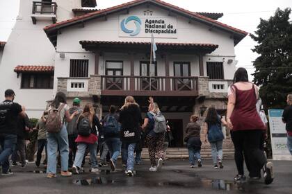 Manifestantes en la Andis