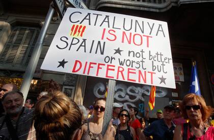 Manifestantes en las calles de Barcelona hoy reclamando la independencia de Cataluña