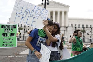 En un giro histórico, la Corte Suprema de Estados Unidos revocó la protección al derecho al aborto