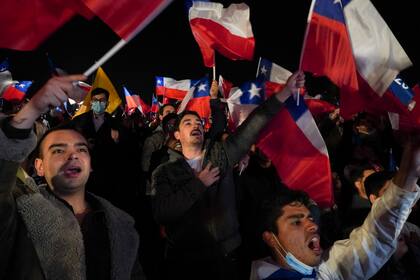 Manifestantes protestan contra la nueva Constitución propuesta en Santiago, Chile, el jueves 1 de septiembre de 2022. 