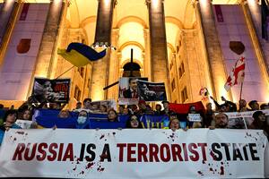 Rusia lanza nuevos bombardeos masivos en Ucrania y los halcones del Kremlin festejan