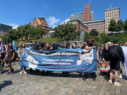 Manifestantes recibieron con protestas Javier Milei en Hamburgo