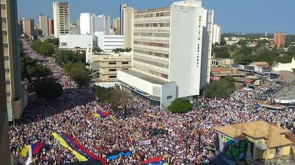 Manifestantes reunidos en Maracaibo, la segunda ciudad más poblada de Venezuela