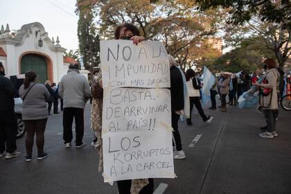 Manifestantes se acercaron a la quinta de Olivos para protestar contra la reforma judicial