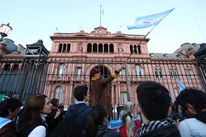 Con críticas al Gobierno y reclamos por una Justicia independiente, una multitud participó del banderazo