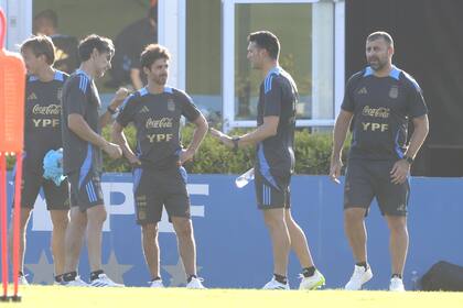 Manna, Ayala, Aimar y Samuel, los asistentes técnicos que complementan a Scaloni