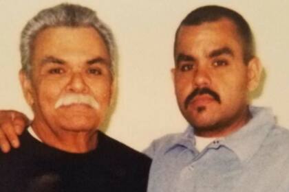 Manny Flores se siente agradecido a Dios y a la vida por permitir que su padre viera cómo cambió y aplicó sus enseñanzas