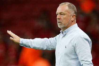 Mano Menezes es el nuevo entrenador de Gremio, pero no estará en el banco de suplentes vs. Godoy Cruz