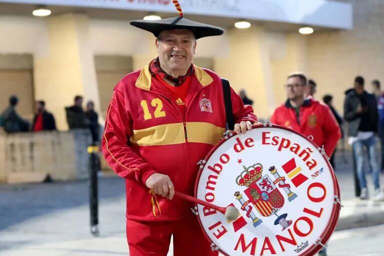 Murió Manolo el del Bombo, el hincha más famoso de España - LA NACION