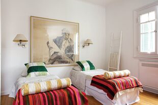Mantas de La Rioja. Almohadones escoceses pintados a mano y caramelo (Mercedes Segura).