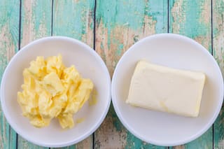 ¿Es realmente la margarina menos saludable que la manteca?