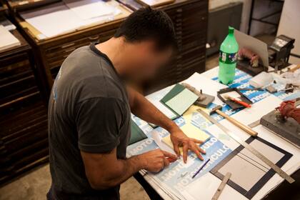 Mantener la cabeza ocupada y poder enviar un poco de dinero a la familia, los principales beneficios de trabajar en prisión