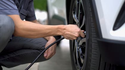 Mantener los neumáticos con la presión adecuada es, además, una buena manera de evitar que estos imponderables sucedan