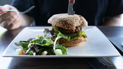 Mantener una dieta saludable ayuda a vivir más años (imagen ilustrativa)