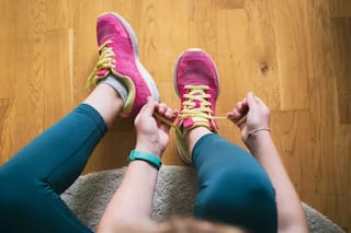 Por qué el ejercicio físico es muy importante como “morigerador” del estrés crónico, según un médico cardiólogo