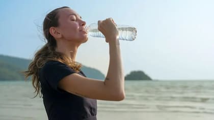 Mantenerse hidratado es importante para la salud de la vejiga